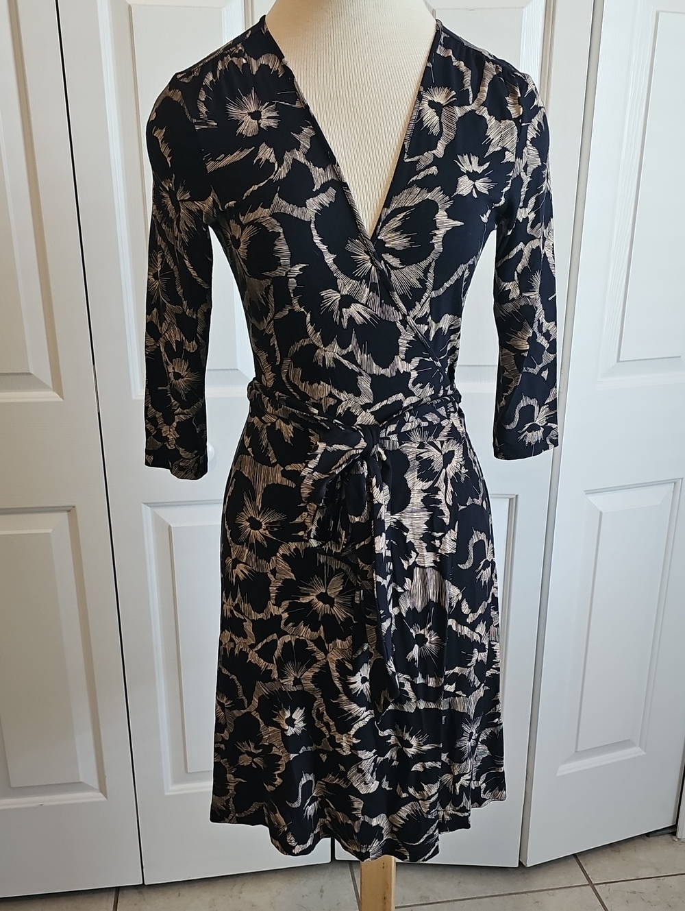 Banana Republic Black Floral Wrap Dress with Cream Accents. Size XL